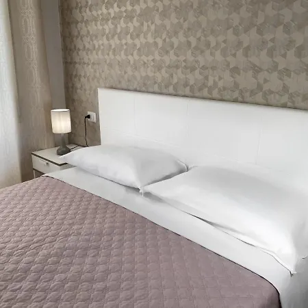 Enjoy Happyness Panzió Pompeji